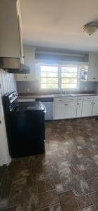 Family Home in Lake Luck Subdivision - image 4