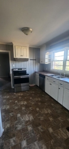 Family Home in Lake Luck Subdivision - image 5