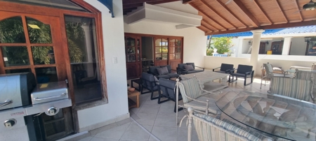 Spacious 6-Bedroom Villa with Private Pool In Playa Blanca - image 4