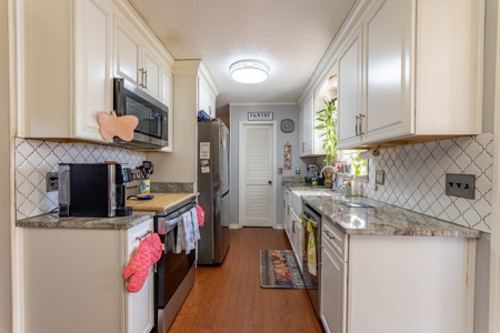 Home for Sale on Large Lot in Waynesboro, TN - image 8