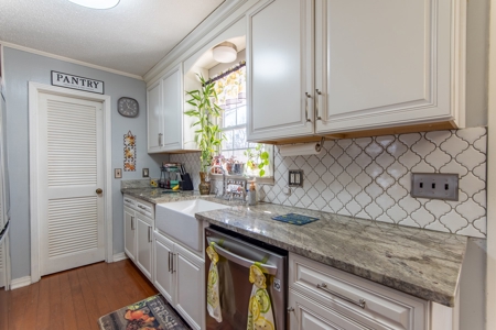 Home for Sale on Large Lot in Waynesboro, TN - image 9
