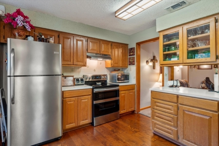 Spacious Country Home Located on Simpson Lake in Cass County - image 4