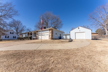 Country Home With Shop For Sale In Baxter County Arkansas - image 3