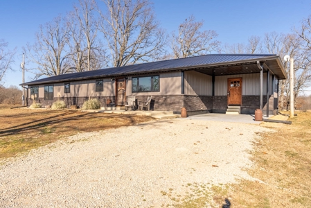 Home and 40 Acre Ranch for Sale in the Missouri Ozarks - image 4