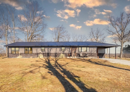 Home and 40 Acre Ranch for Sale in the Missouri Ozarks - image 3