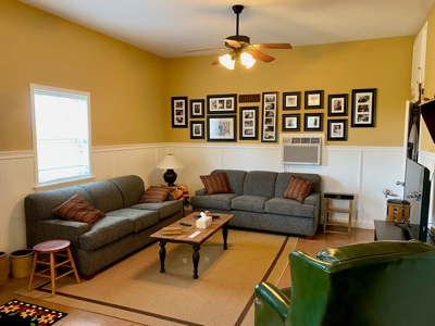 Peaceful Country Living: 20 Acres With Modern Amenities - image 6