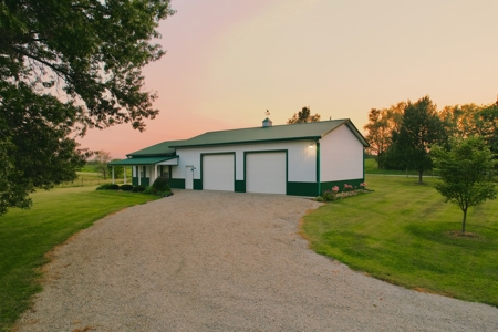 Peaceful Country Living: 20 Acres With Modern Amenities - image 4