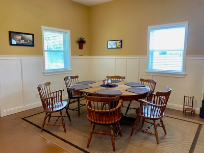 Peaceful Country Living: 20 Acres With Modern Amenities - image 7