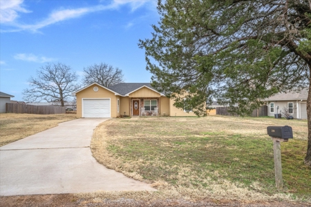 Country Home For Sale in Emory, Texas - image 3