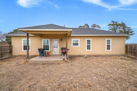 Country Home For Sale in Emory, Texas - image 2