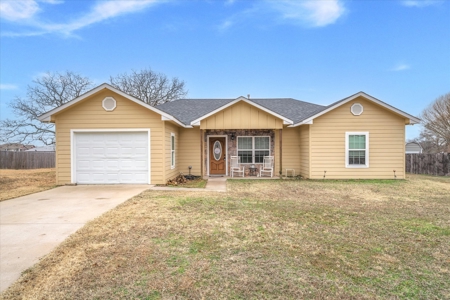 Country Home For Sale in Emory, Texas - image 5