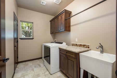 Beautiful Home and Farm for Sale in Chamberino, New Mexico - image 23