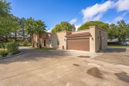 Beautiful Home and Farm for Sale in Chamberino, New Mexico - image 3