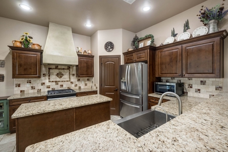 Beautiful Home and Farm for Sale in Chamberino, New Mexico - image 11