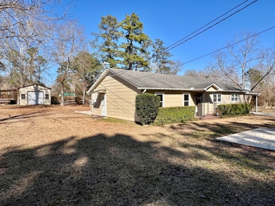 Slocomb Alabama Home for Sale - Corner Lot w/ barn - image 22
