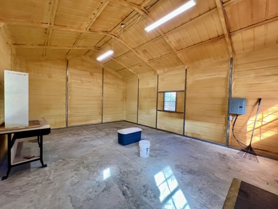 Slocomb Alabama Home for Sale - Corner Lot w/ barn - image 37