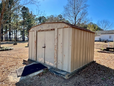 Slocomb Alabama Home for Sale - Corner Lot w/ barn - image 15