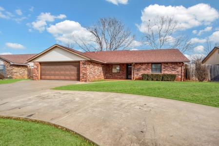 Clinton, OK. Home For Sale!! - image 1