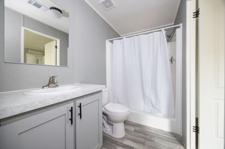 Home For Sale Close To The Suwannee River - image 8