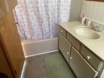 Charming 4-Bedroom Home In Prime In-Town Location! - image 32