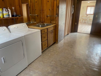 Charming 4-Bedroom Home In Prime In-Town Location! - image 16
