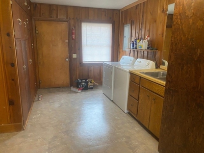 Charming 4-Bedroom Home In Prime In-Town Location! - image 10