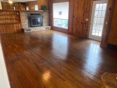 Charming 4-Bedroom Home In Prime In-Town Location! - image 1