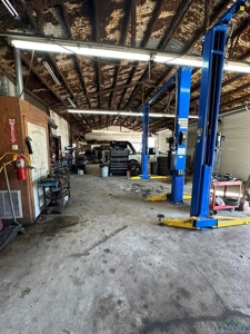 Turnkey Tire Shop and Commercial Building on 2 Acres - image 4