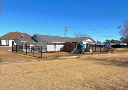 Commercial Office Space For Sale in McComb MS - image 3