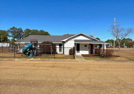 Commercial Office Space For Sale in McComb MS - image 2