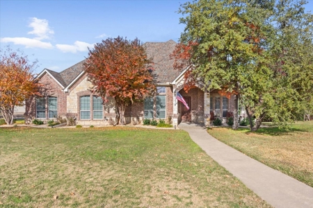 Located in Gated Community with access to River - image 1