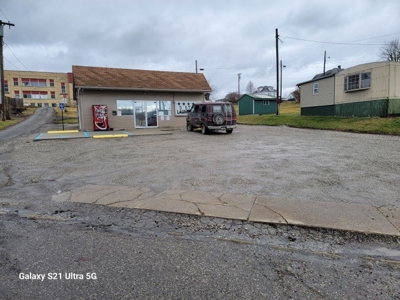 Woodsfield OH Well Established Turn Key Laundromat - image 2