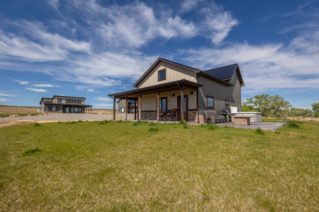 Colorado Short Term Rental Homes on 40 Acres - image 13