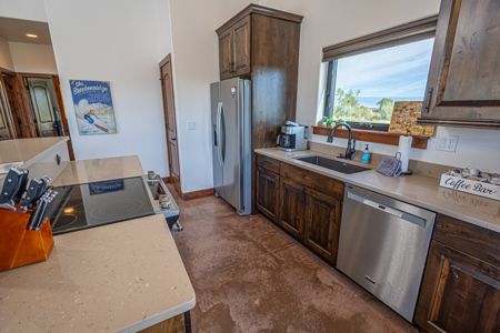 Colorado Short Term Rental Homes on 40 Acres - image 18
