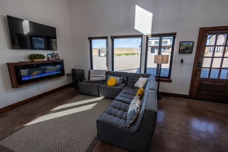 Colorado Short Term Rental Homes on 40 Acres - image 11