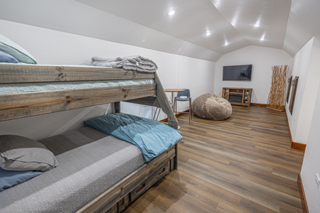 Colorado Short Term Rental Homes on 40 Acres - image 26