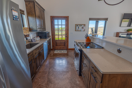 Colorado Short Term Rental Homes on 40 Acres - image 19