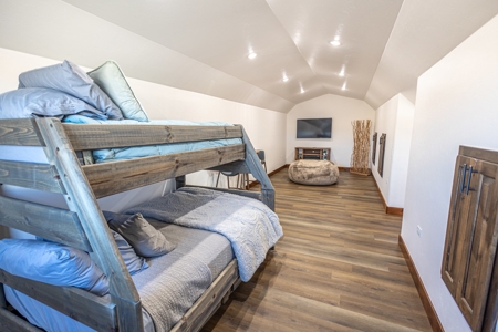 Colorado Short Term Rental Homes on 40 Acres - image 18