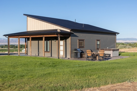 Colorado Short Term Rental Homes on 40 Acres - image 3
