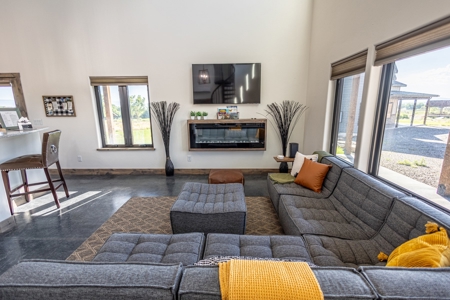 Colorado Short Term Rental Homes on 40 Acres - image 21