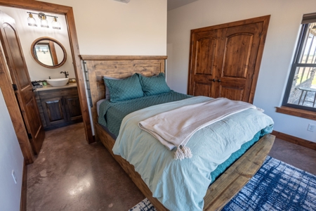 Colorado Short Term Rental Homes on 40 Acres - image 14