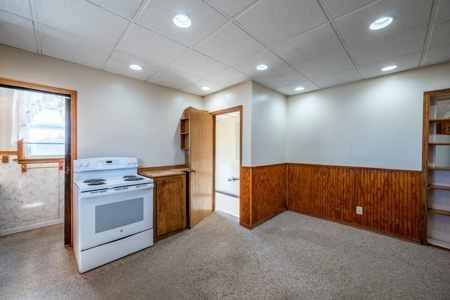 Harlan, Ia -4 Bedroom Family Home With Extra Garage Storage - image 27