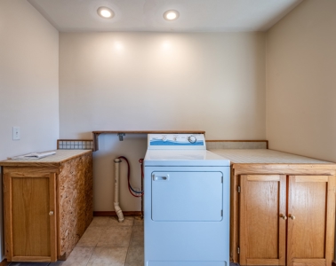 Harlan, Ia -4 Bedroom Family Home With Extra Garage Storage - image 16