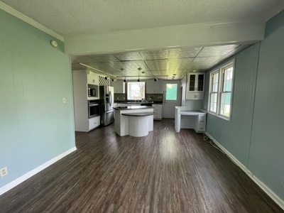 Versatile Commercial Opportunity in Traders Point - image 10