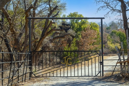 Dream Home! High-End Custom Barndominium in Early, TX on 56 Acres - Hunting, Fishing - image 2