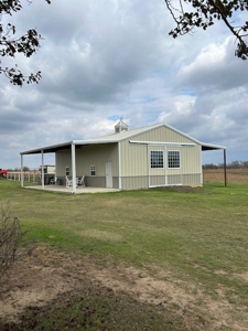 Gorgeous family home situated on 30 acres with two ponds - image 4