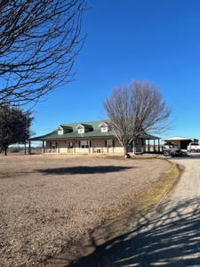 Gorgeous family home situated on 30 acres with two ponds - image 1