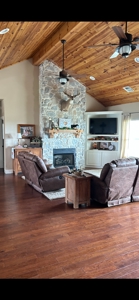 Gorgeous family home situated on 30 acres with two ponds - image 11
