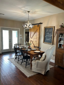 Gorgeous family home situated on 30 acres with two ponds - image 9