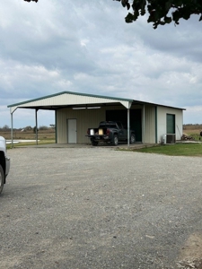 Gorgeous family home situated on 30 acres with two ponds - image 3